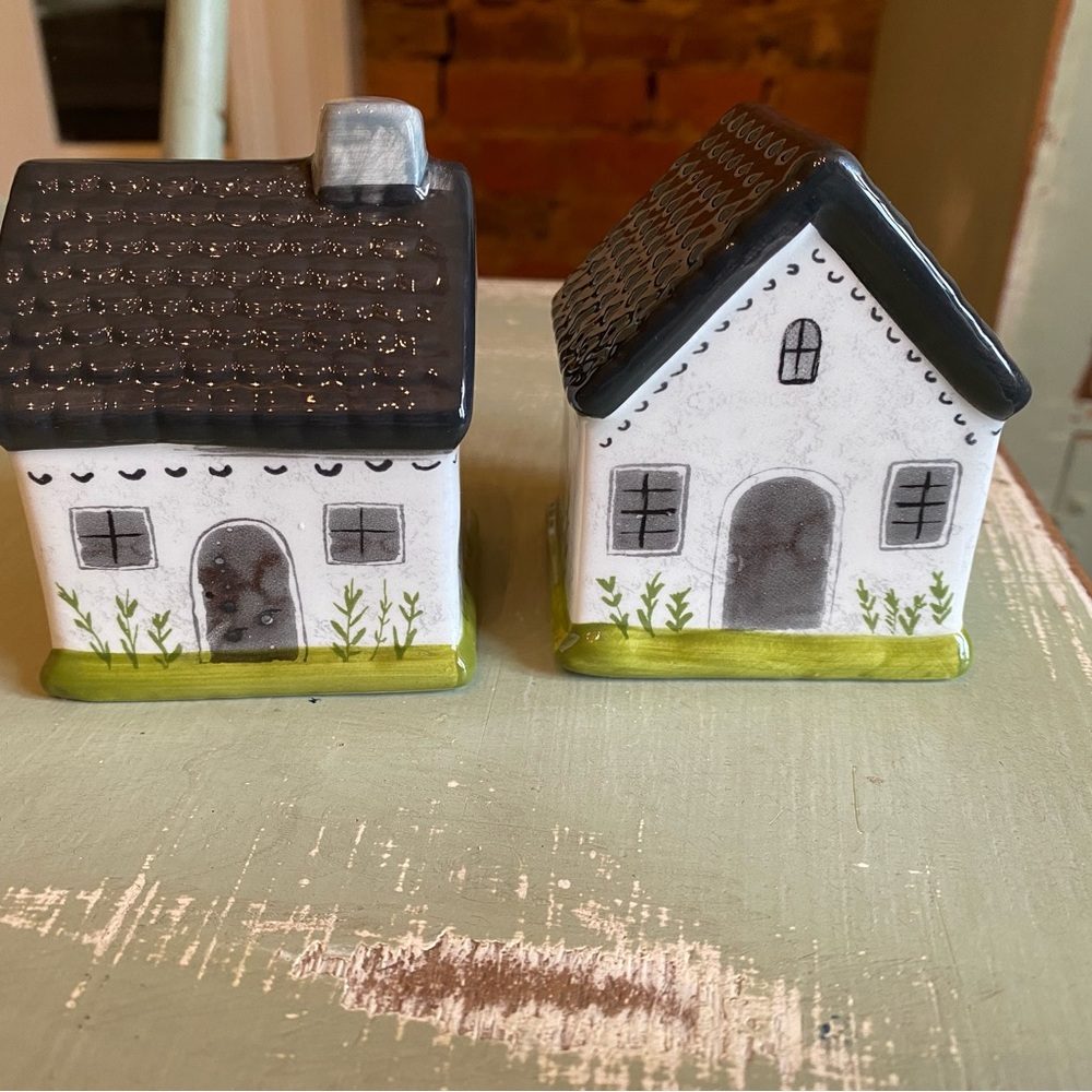 Brand New Charming Ceramic House Salt and Pepper Shakers